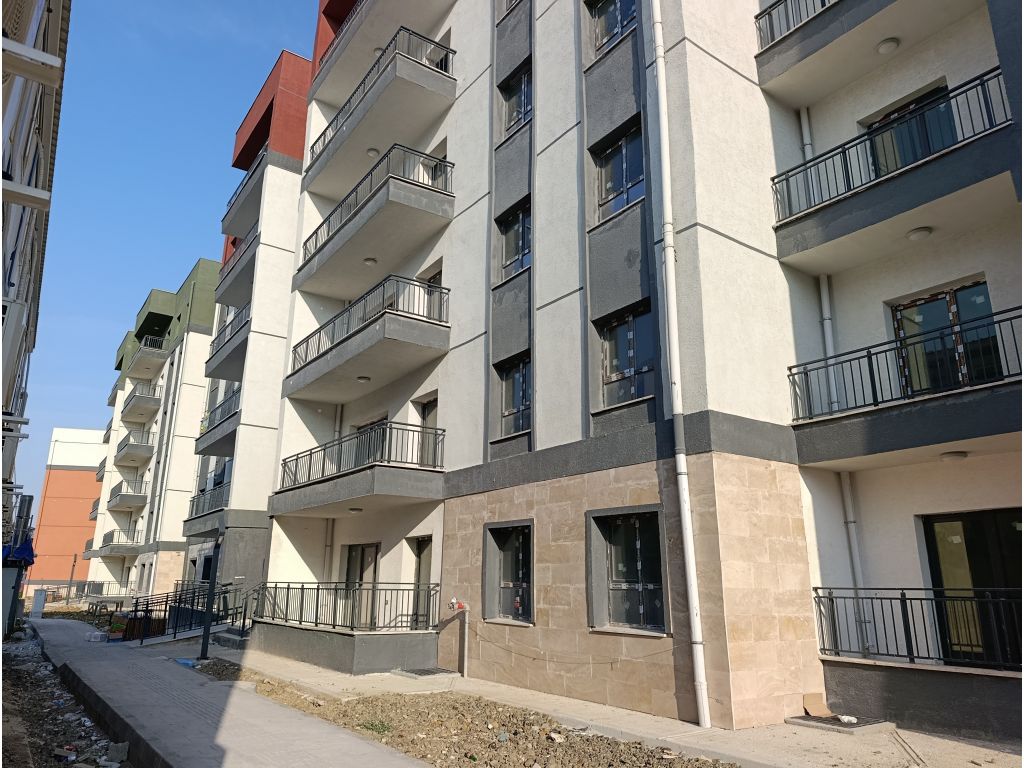 AKEVLER MAHALLESİNDE KİRALIK DAİRE 